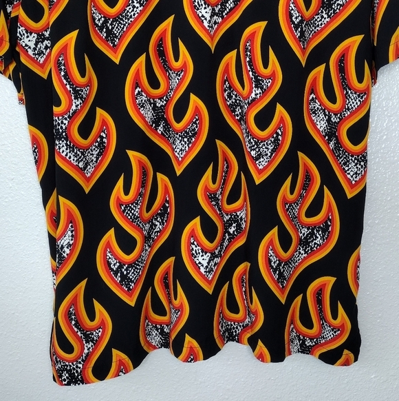 NWT Urban Outfitters Men's Flames Print Short Sleeve Casual Button Down Shirt - Picture 6 of 12